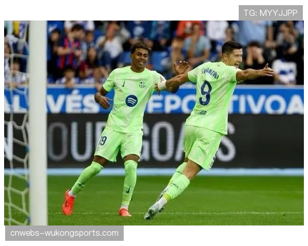 莱万在训练中完成帽子戏法，巴萨全队状态良好